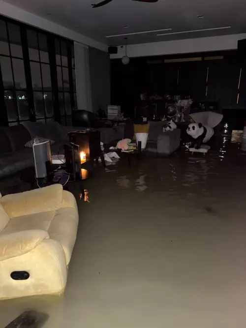 ▲宜蘭受鳳凰颱風雨勢侵襲，民眾家裡全泡水。（圖／網友yu_hsuan1025提供）