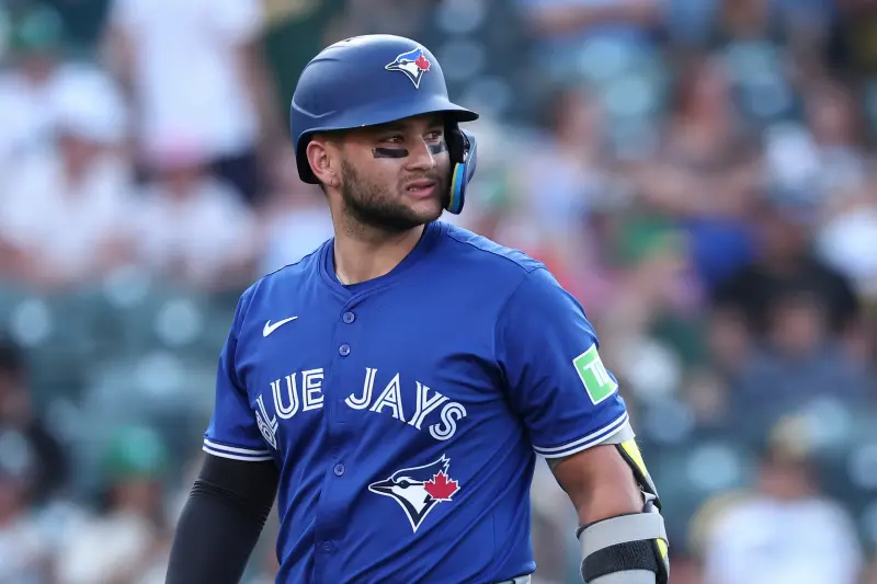 ▲藍鳥球星波·比薛特（Bo Bichette）傳出願意轉守二壘，吸引急需補強內野戰力的道奇與洋基關注，預估合約總值上看2億美元。（圖／美聯社／達志影像）