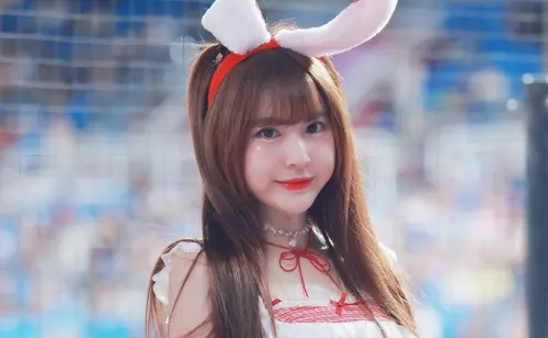 啦啦隊女神孟潔爆熱戀馮晨軒！摸頭、牽手畫面流出　公司未否認
