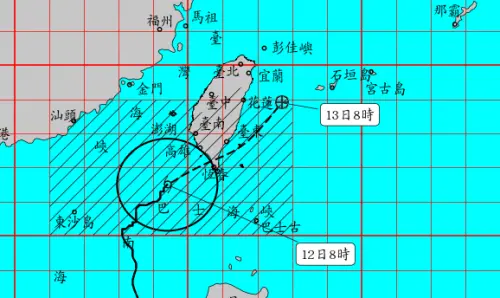 ▲鳳凰颱風暴風圈今（12）日凌晨接觸恆春半島，預估傍晚至晚上登陸「屏東」。（圖／中央氣象署cwa.gov.tw）
