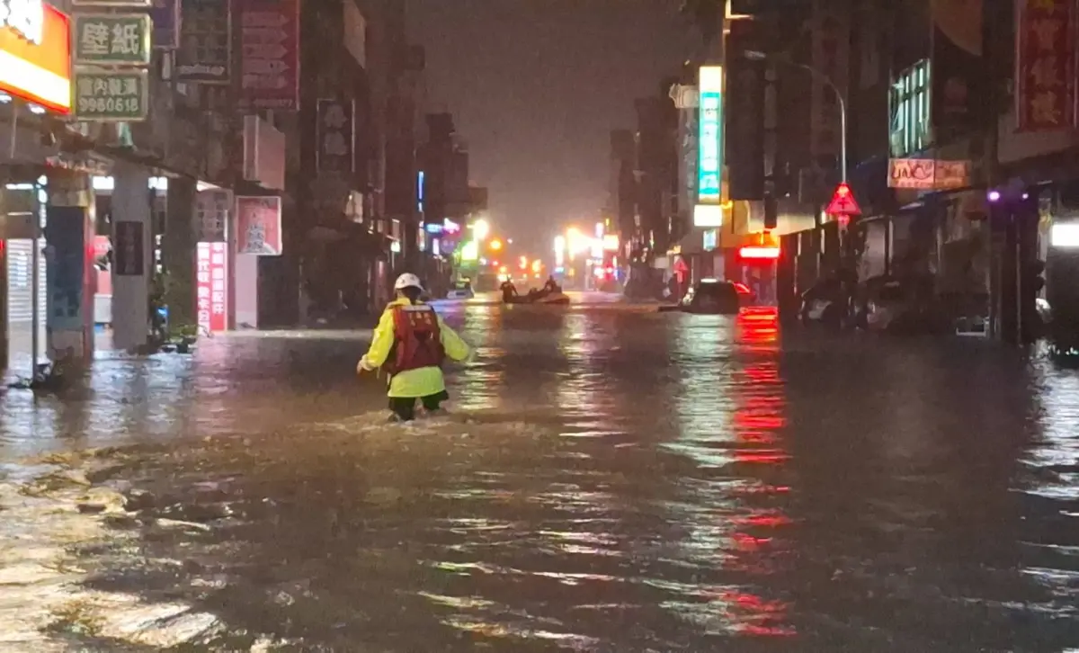 ▲受到鳳凰颱風外圍環流影響，從昨日東部、北部下起豪雨，水利署今持續針對「宜蘭縣、基隆市、新北市」發布淹水警戒。（圖／蘇澳鎮公所提供suao.gov.tw）