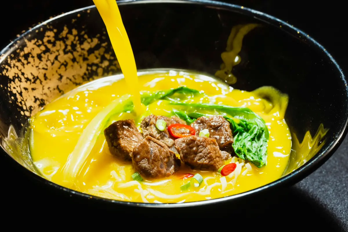 不是火鍋店出的湯底？家樂福火鍋季這款泡麵掀創意吃法！引網熱議