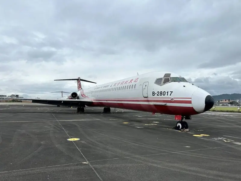 ▲遠東航空MD-83型飛機以驚人的240萬超低價拍出。（圖／行政執行署台北分署提供）