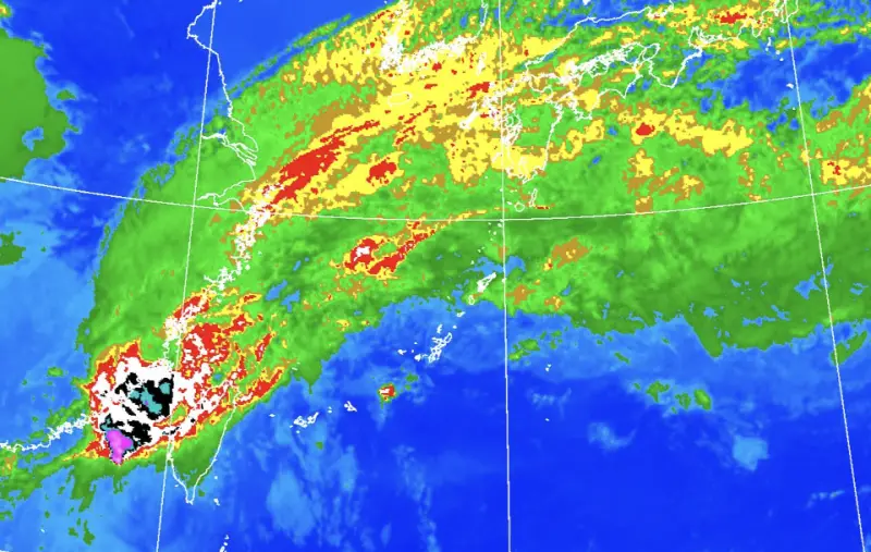 鳳凰颱風今傍晚登陸！強度持續崩跌　氣象署最快深夜解除海陸警