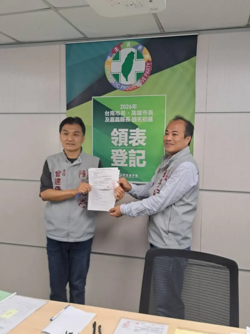    ▲陳亭妃辦公室上午前往黨中央登記參選。（圖／陳亭妃辦公室提供）  