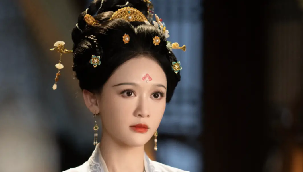 ▲陳喬恩（如圖）在《山河枕》中飾演長公主，被身邊的人背叛，怒喊「背叛本宮的都該死」演技封神。（圖／翻攝自微博@陳喬恩）