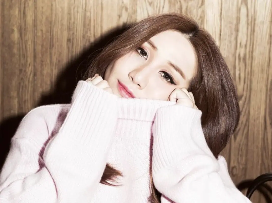 ▲賭王千金何超盈（如圖）婚後低調，經營藝術事業並專注進修，擁有美國紐約大學MBA博士學位。（圖／翻攝自何超盈IG@xsabrinahox）