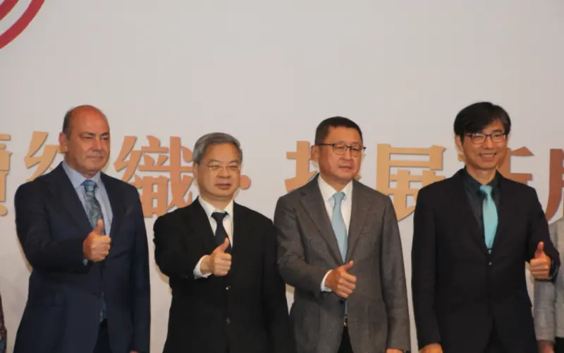 ▲美國關稅及地緣政治影響下，各產業都面臨轉型挑戰。中華民國紡織業拓展會今年成立50週年，今（12）日舉辦「國際紡織論壇」。（圖／記者鍾泓良攝影）