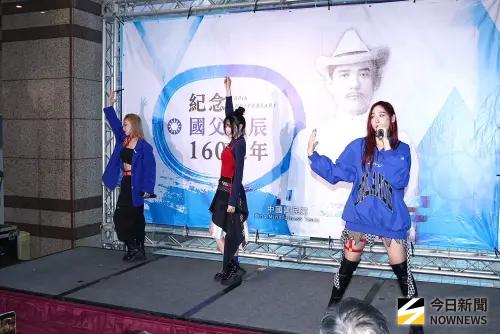 ▲國民黨總理誕辰160週年紀念日活動找舞團熱舞。（圖／記者朱永強攝，2025.11.12）