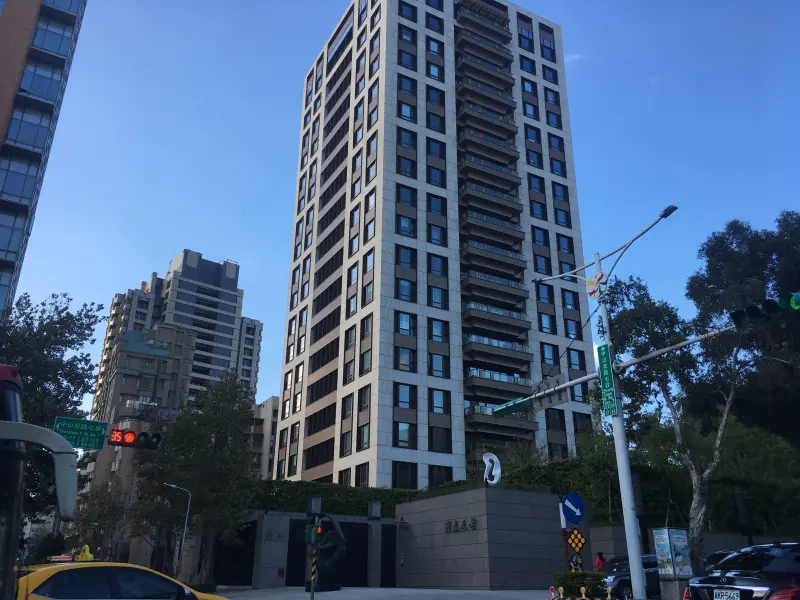 ▲天母指標豪宅「國泰天母」有新成交！低樓層單價125.5萬元，前屋主持有11年，帳面賺進3千萬。（圖／台灣房屋提供）