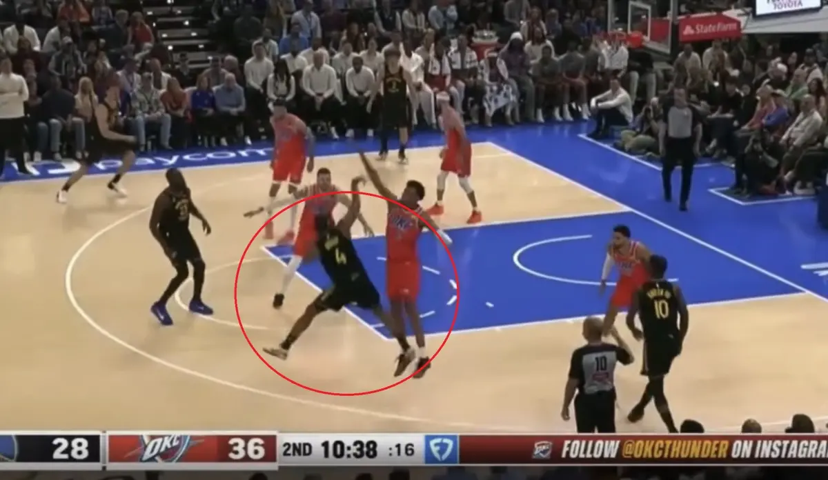 ▲金州勇士射手穆迪（Moses Moody）第二節一次接球後三分出手，想製造犯規無果，浮誇演技也受到關注。（圖／NBA TV）