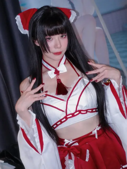 ▲實況主赤鬼伯伯直播驚見金髮男子，被誤以為雙方在交往。（圖／翻攝自臉書@Akaoni 赤鬼伯伯）