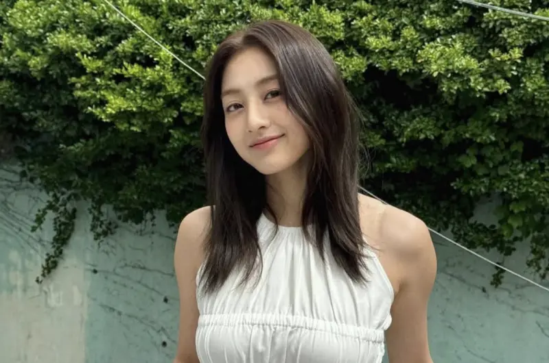 ▲TWICE即將來台開唱，《NOWNEWS今日新聞》幫大家快速認識9人9色的TWICE，隊長志效當了10年練習生才出道，沒想到卻因為身材圓潤遭到嘲笑，為此她猛甩16公斤扭轉眾人評價。（圖／＠_zyozyo IG）