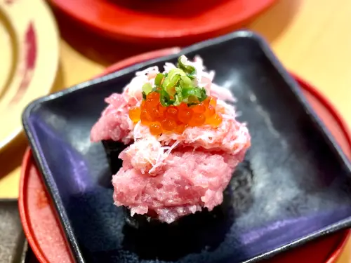 ▲「爆量3種海味軍艦」120元。（圖／記者蕭涵云攝）