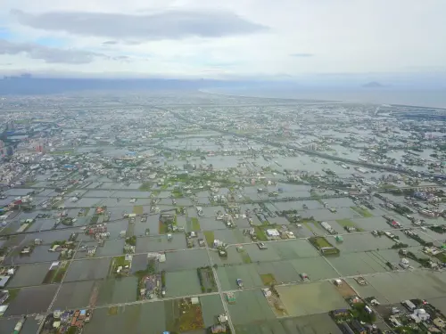 鳳凰颱風暴雨掃宜蘭！震撼空拍畫面曝光　在地：35年頭次淹這麼慘

