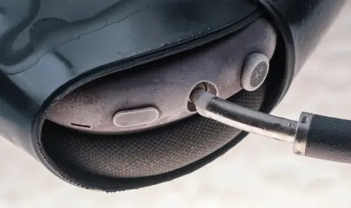 ▲AirPods Max如果當機該怎麼自救？外媒嘗試將耳機丟進冷凍庫30分鐘，沒想到竟然有效，但也只是暫時回復正常。（圖／翻攝CNET）