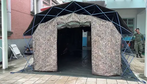 ▲明利村連外道路中斷！國軍迅速架設沐浴站。(圖／翻攝畫面)