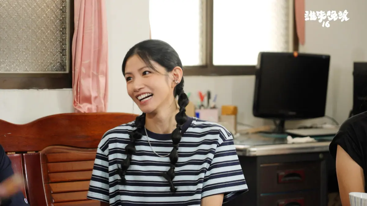 ▲李千娜在最新一季《誰來晚餐》中表示和老公是「輪班制夫妻」，還大聊育兒經，表示：「不該框限孩子發展」。（圖／公共電視提供）