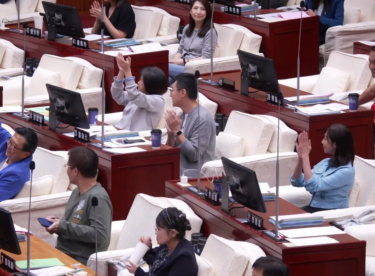 ▲確定與新壽解約！游淑慧曝議會：不分朝野全體鼓掌，史上頭一遭。（圖／游淑慧臉書）