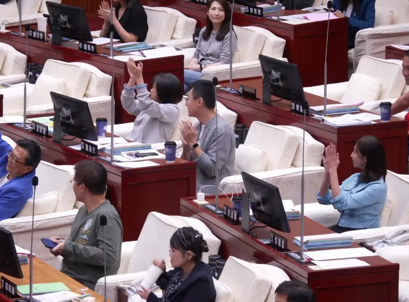 ▲確定與新壽解約！游淑慧曝議會：不分朝野全體鼓掌，史上頭一遭。（圖／游淑慧臉書）