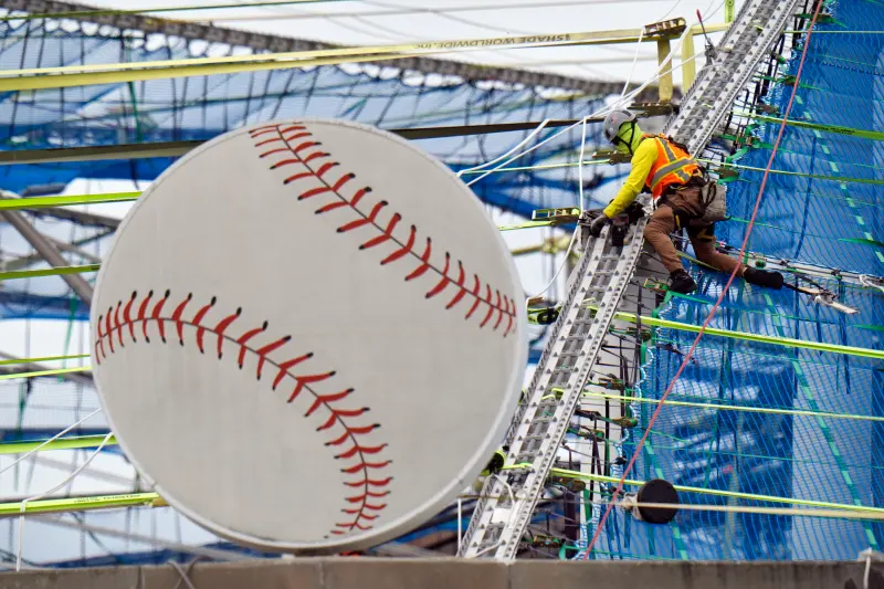 ▲位處美聯東區的坦帕灣光芒由於2024年10月的颶風密爾頓（Hurricane Milton）重創佛羅里達，造成主場純品康納球場（Tropicana Field）嚴重受損，因而在今年賽季開啟「流浪主場」，不過今（13）日光芒也宣布，球隊將於2026年球季重返整修完成的純品康納球場。（圖／美聯社／達志影像）