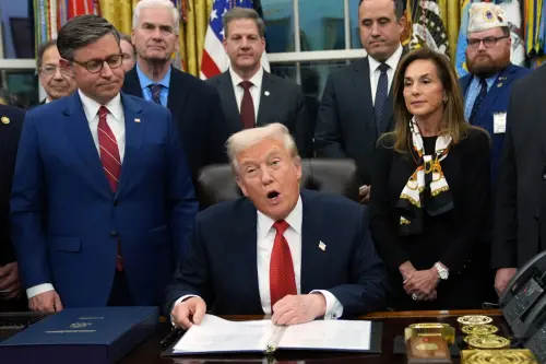 美國政府結束停擺！參眾院皆通過臨時撥款法案　川普也簽了
