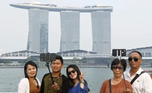 中國遊客狂怨新加坡物價貴！稱一天只吃一餐　言論引兩派論戰
