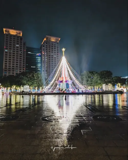 ▲2025新北耶誕城、板橋耶誕城。（圖／Threads@jamster_eatnfun授權提供）