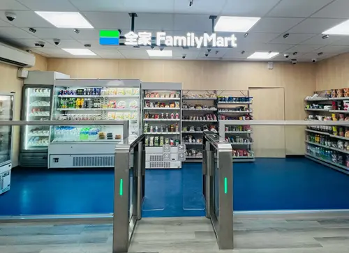 ▲全家科技店4.0「拿了就走」，。（圖／全家提供）