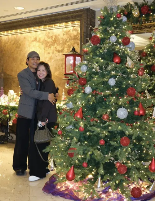 ▲杜德偉（左）與愛妻結褵13年，甜煞眾人。（圖／翻攝自杜德偉IG@alexto_dudewei）