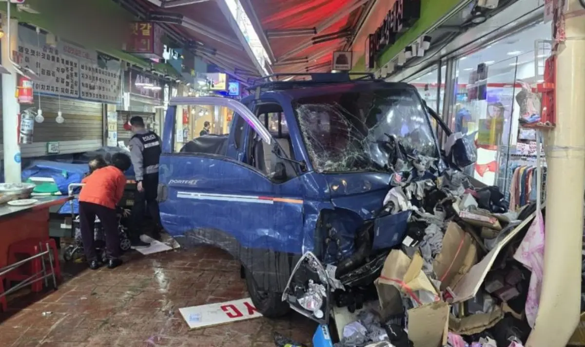 韓國京畿道貨車衝撞市場！多人慘被撞倒 韓媒：至少2死18傷