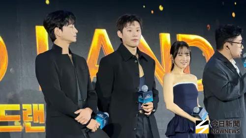 ▲李賢旭（左起）、金聖喆、朴寶英、導演金星勳出席Disney+原創戲劇發布會。（圖／記者陳雅蘭攝）