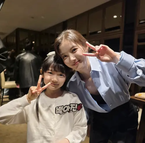 ▲金裕貞（右）非常照顧童星演員奇昭侑（左）。（圖／＠beasera_freedom IG）