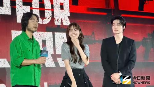 ▲《殺人者的購物中心2》導演李權（左起）帶著金慧峻、李棟旭出席《Disney+ Originals Preview 2025》原創內容發布會。（圖／記者陳雅蘭攝）