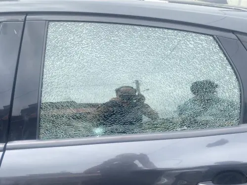 高雄「砰一聲」傳槍響？車窗碎成蜘蛛網狀　竟是遭「這1物」擊中
