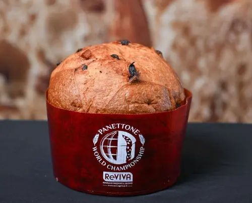 ▲傳統經典米蘭聖誕麵包，美味的關鍵在於如何取得柑橘、蜂蜜及蛋奶之間的香氣平衡，同時天然酵母發揮到極致。(慧強實業有限公司