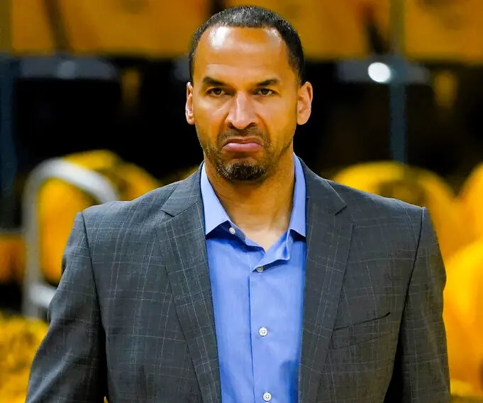 NBA／獨行俠讓Nico背鍋？「神秘力量」李亦伸、巴克利竟都力挺他