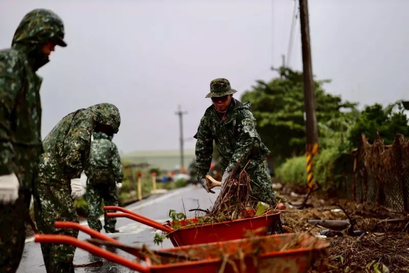 ▲鳳凰颱風重創宜蘭!第三戰區動員官兵救災助災後復原。(圖/第三作戰區提供)