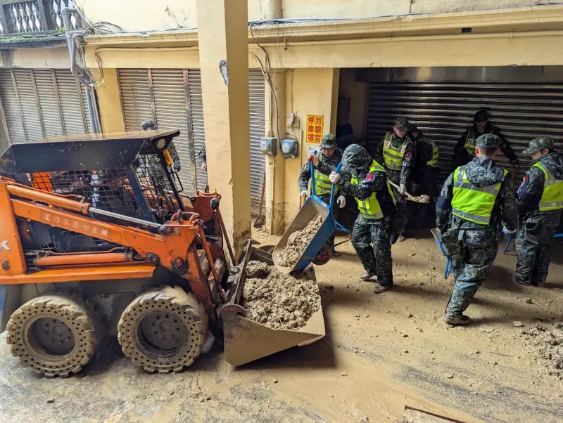 ▲鳳凰颱風重創宜蘭!第三戰區動員官兵救災助災後復原。(圖/第三作戰區提供)