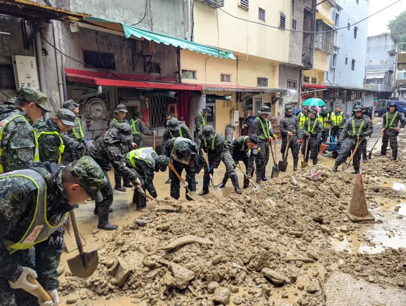 ▲鳳凰颱風重創宜蘭!第三戰區動員官兵救災助災後復原。(圖/第三作戰區提供)