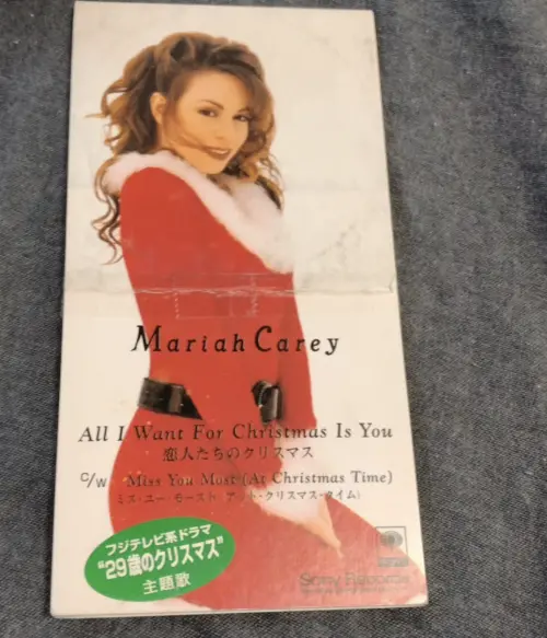 ▲瑪麗亞凱莉〈All I Want For Christmas Is You〉日本版單曲CD還有特別附註是日劇《29歲的聖誕節》主題曲。（圖／摘自 IG@shihonnu.cd.love)