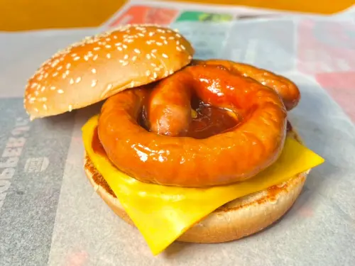 ▲漢堡王「捲捲德腸堡」回歸吃到明年！「最便宜66折」划算買法被挖出。（圖／漢堡王burgerking.com.tw）