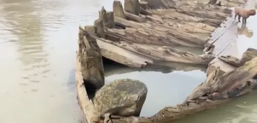 颱風肆虐越南！意外讓百年歷史木船重見天日
