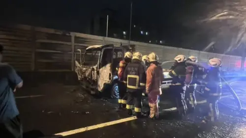 台65線凌晨驚傳爆炸聲！拖吊車「燒成火球竄濃煙」駕駛跳車急逃生
