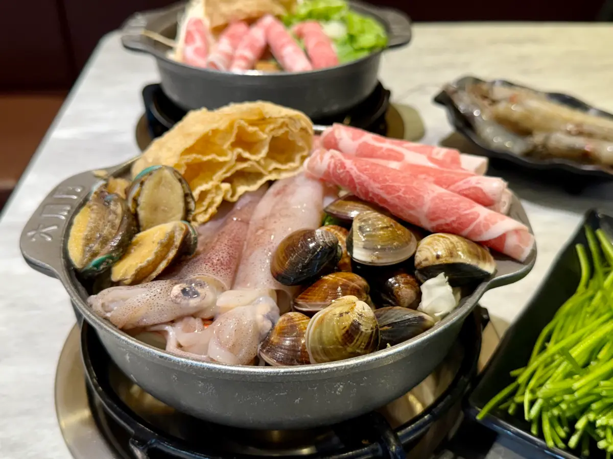 ▲愛買量販店也公開近30天火鍋料熱銷排行榜，其中受到民眾歡迎的餃類中，以「魚餃」獲得壓倒性冠軍。（圖／六扇門6owldoor.com）