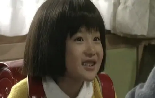 ▲森迫永依（如圖）9歲時曾出演《櫻桃小丸子真人版》。（圖／摘自《櫻桃小丸子真人版》片段）