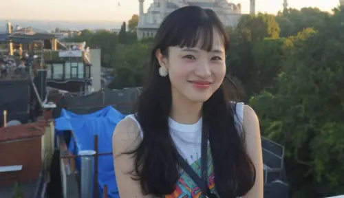 真人版櫻桃小丸子長大了！超高顏值、精通4國語言被讚：美女學霸
