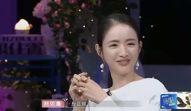 林依晨其實是戀愛腦!捷運搭訕帥哥 結局超反轉她懊悔:追不回來 ▲林依晨以《深度安靜》入圍金馬影后,年輕時的她曾是戀愛腦,還在捷運上搭訕過男生,不過當時她還沒忘記上一段戀情,傷害了新的對象,等她想通,想挽回也來不及了。(圖/翻攝自微博)