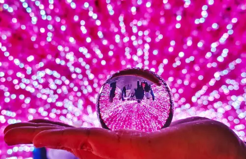 新北耶誕城情侶如何自拍？攝影師王小路供五招拍出「低調放閃照」
