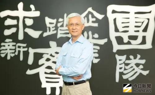 ▲中鋼公司董事長黃建智說明投資新台幣10.4億元汰舊換新2項關鍵設備的原因，期綠色轉型創永續經營。(資料照／記者黃守作攝)